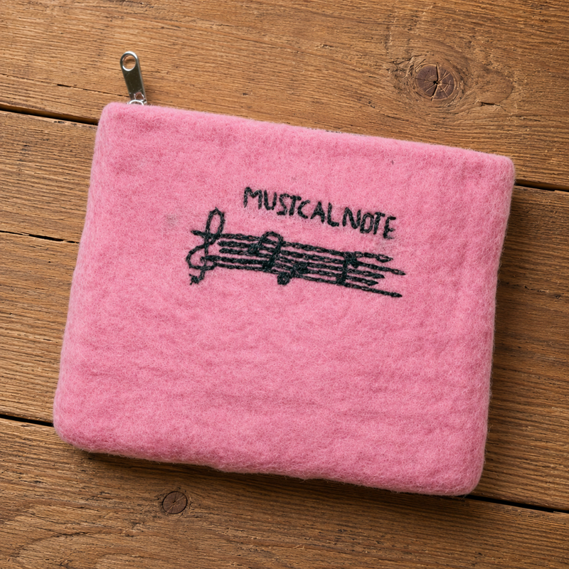 ■SPES（スペース）■■2026AW　新作■　ハンドメイドフェルトポーチ　MUSICAL NOTE