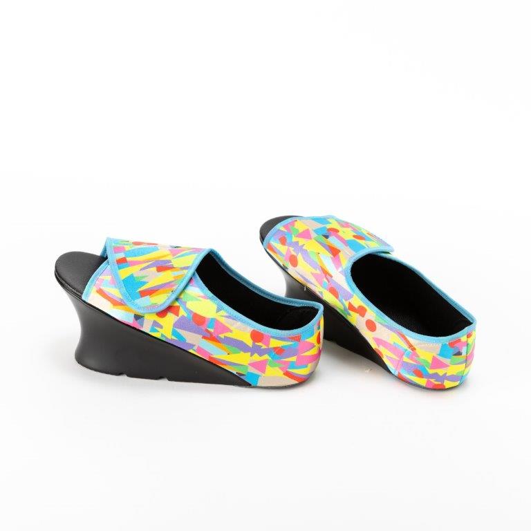 あべこべシューズ